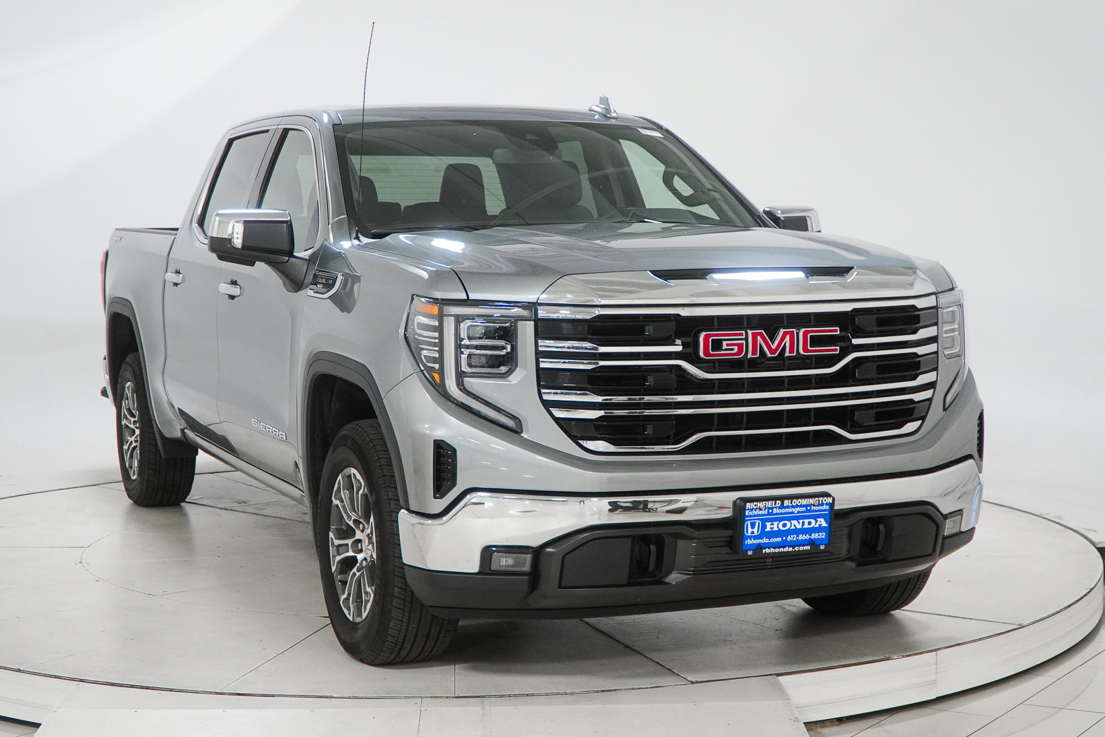 Used 2026 GMC Sierra 1500 SLT AWD/4WD image 14