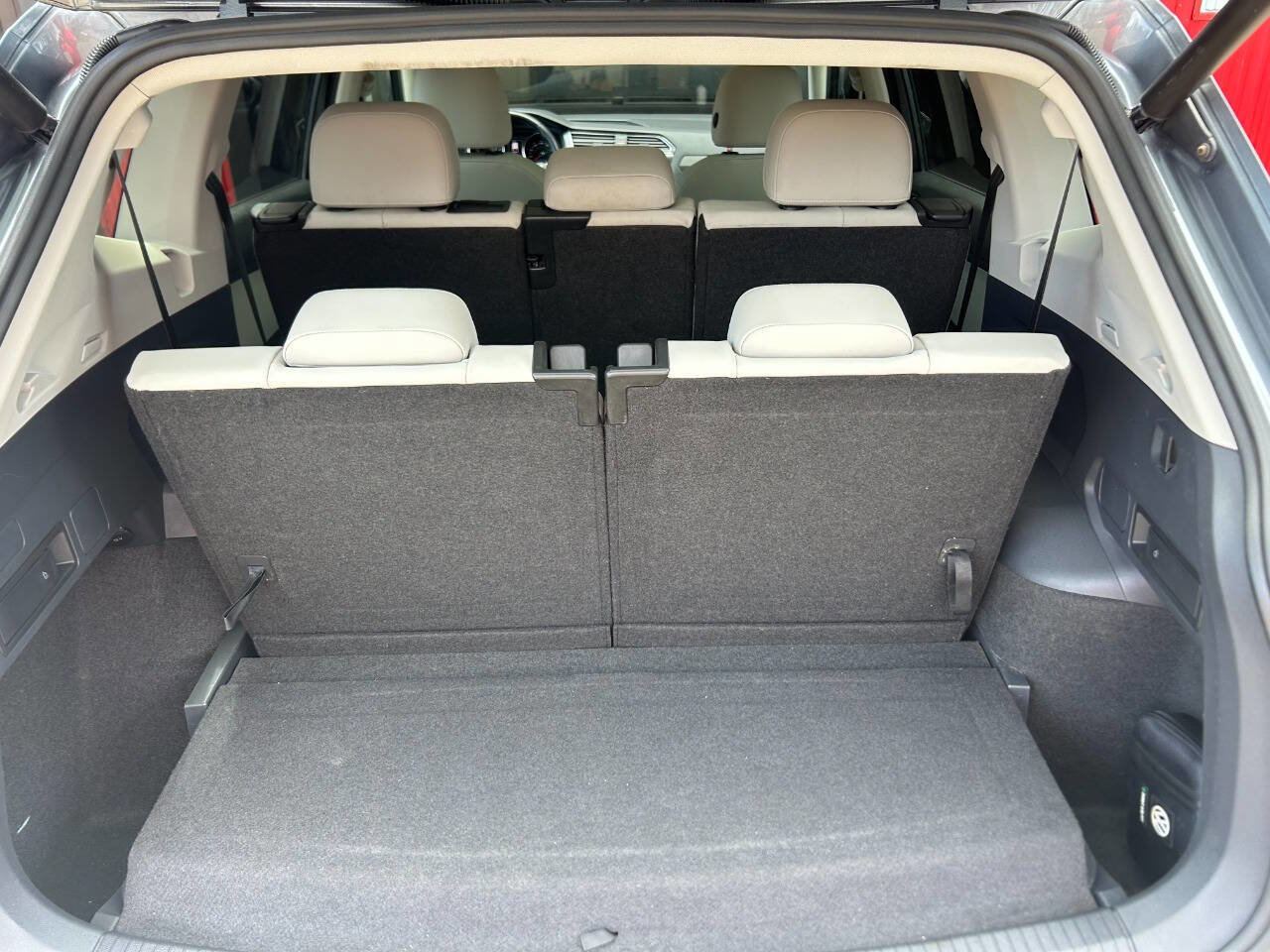 Used 2018 Volkswagen Tiguan SEL w/ 3rd Row Seat Package image 18