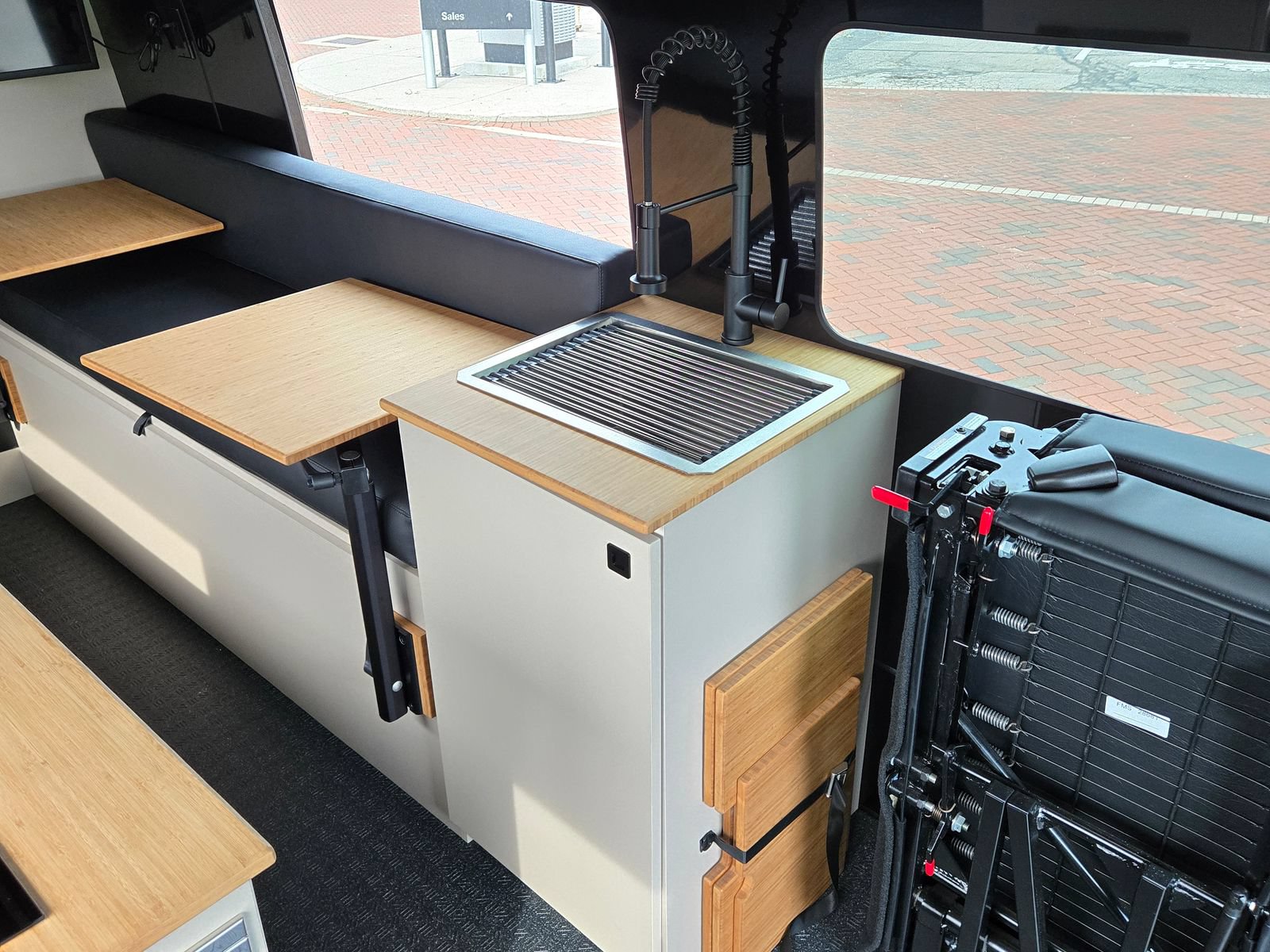 Used 2025 Mercedes-Benz Sprinter 2500 image 39