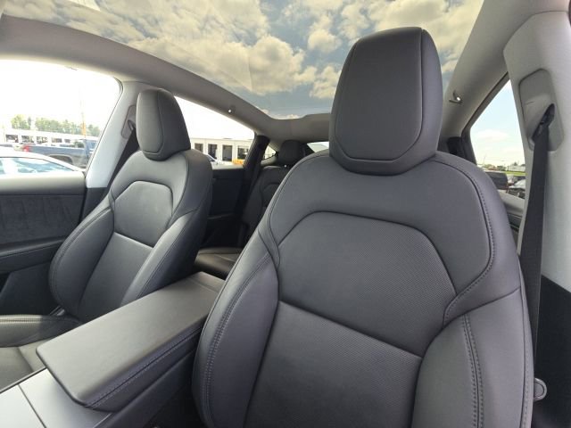 Used 2026 Tesla Model Y 2WD image 28