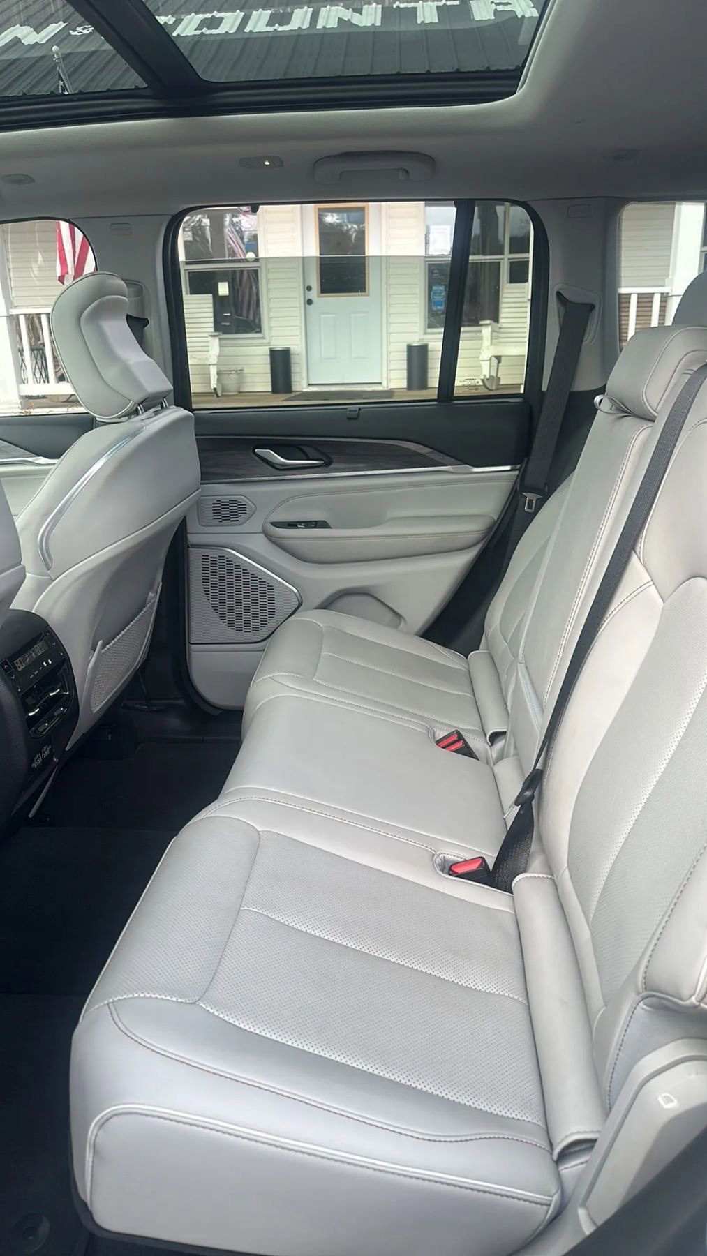 Used 2023 Jeep Grand Cherokee Overland w/ Adv Protech Group III image 20