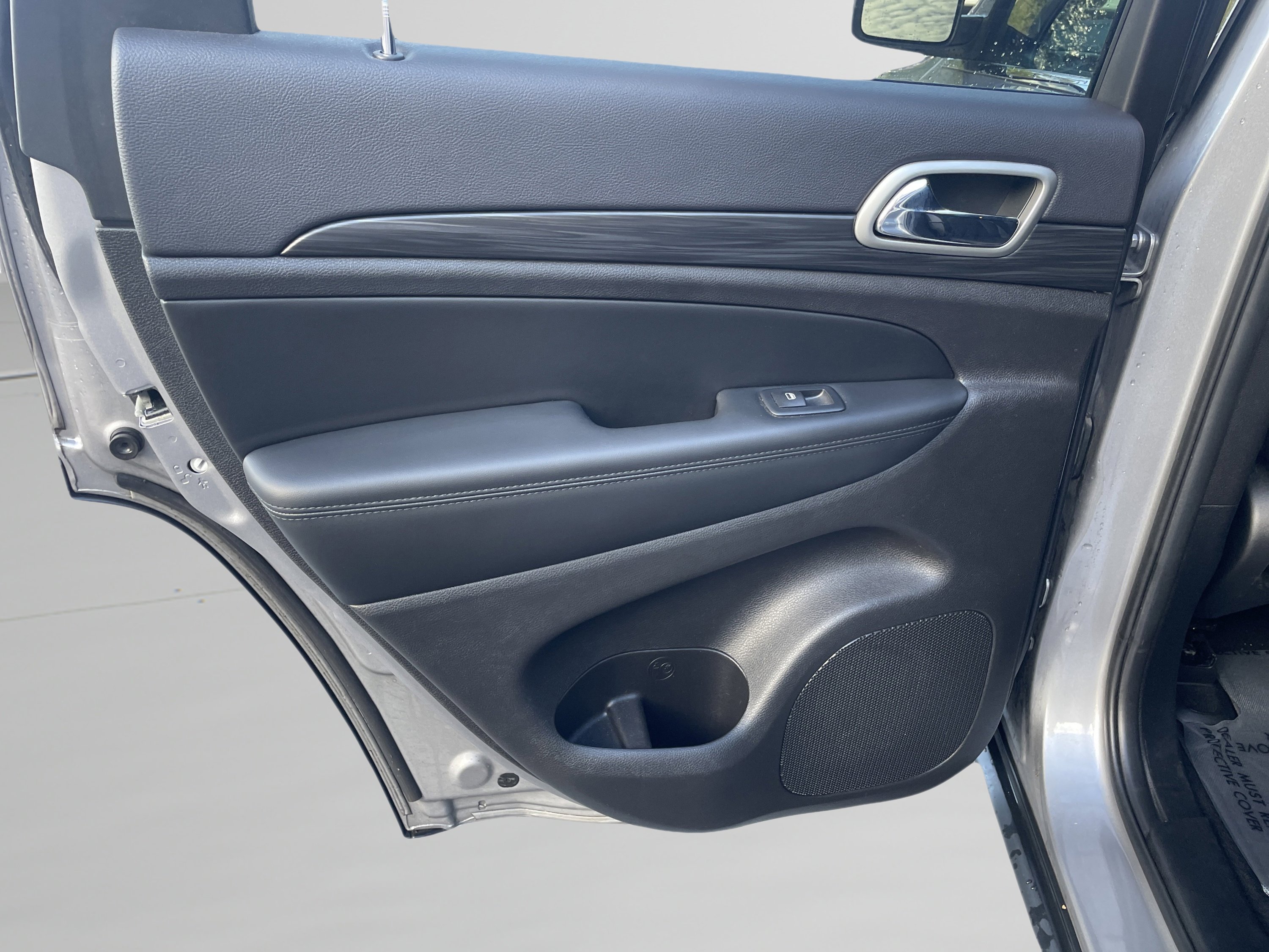 Used 2021 Jeep Grand Cherokee Laredo image 10