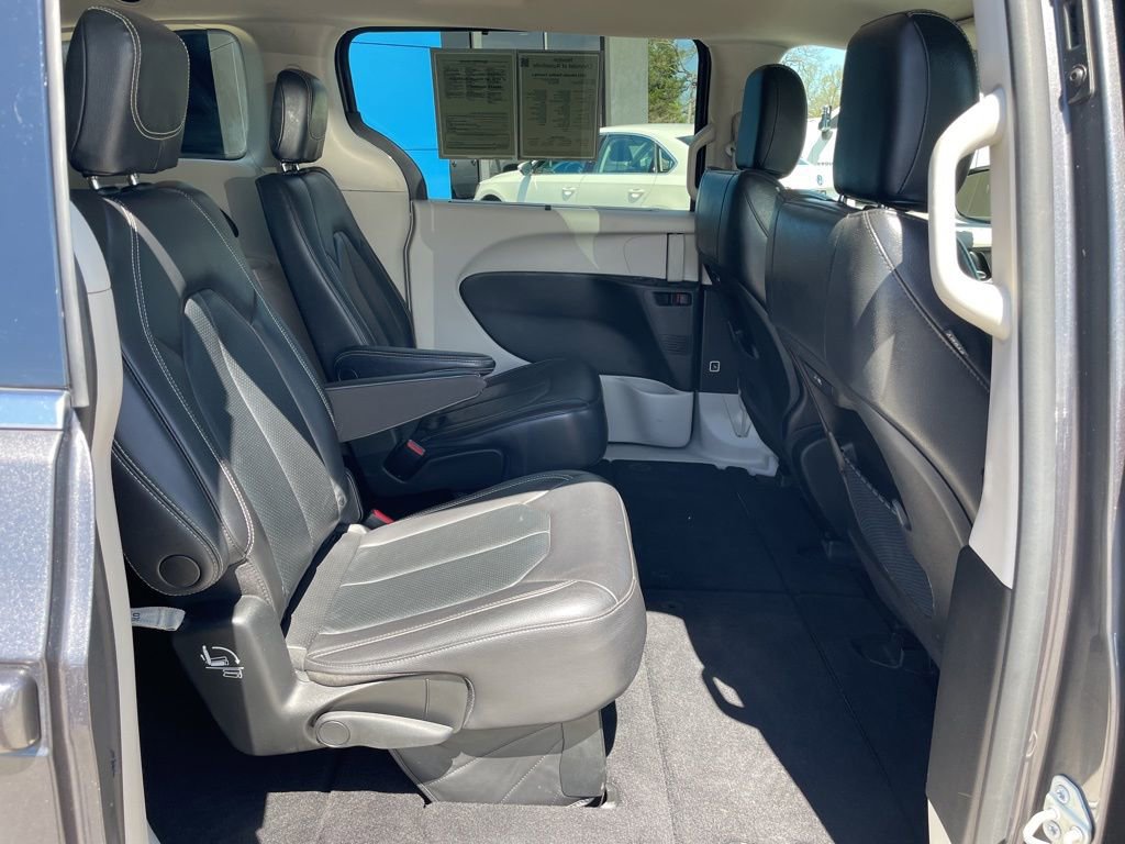 Used 2022 Chrysler Pacifica Touring-L FWD image 31