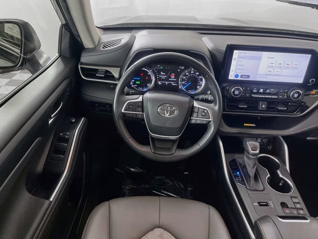 Used 2023 Toyota Highlander Bronze Edition FWD image 23