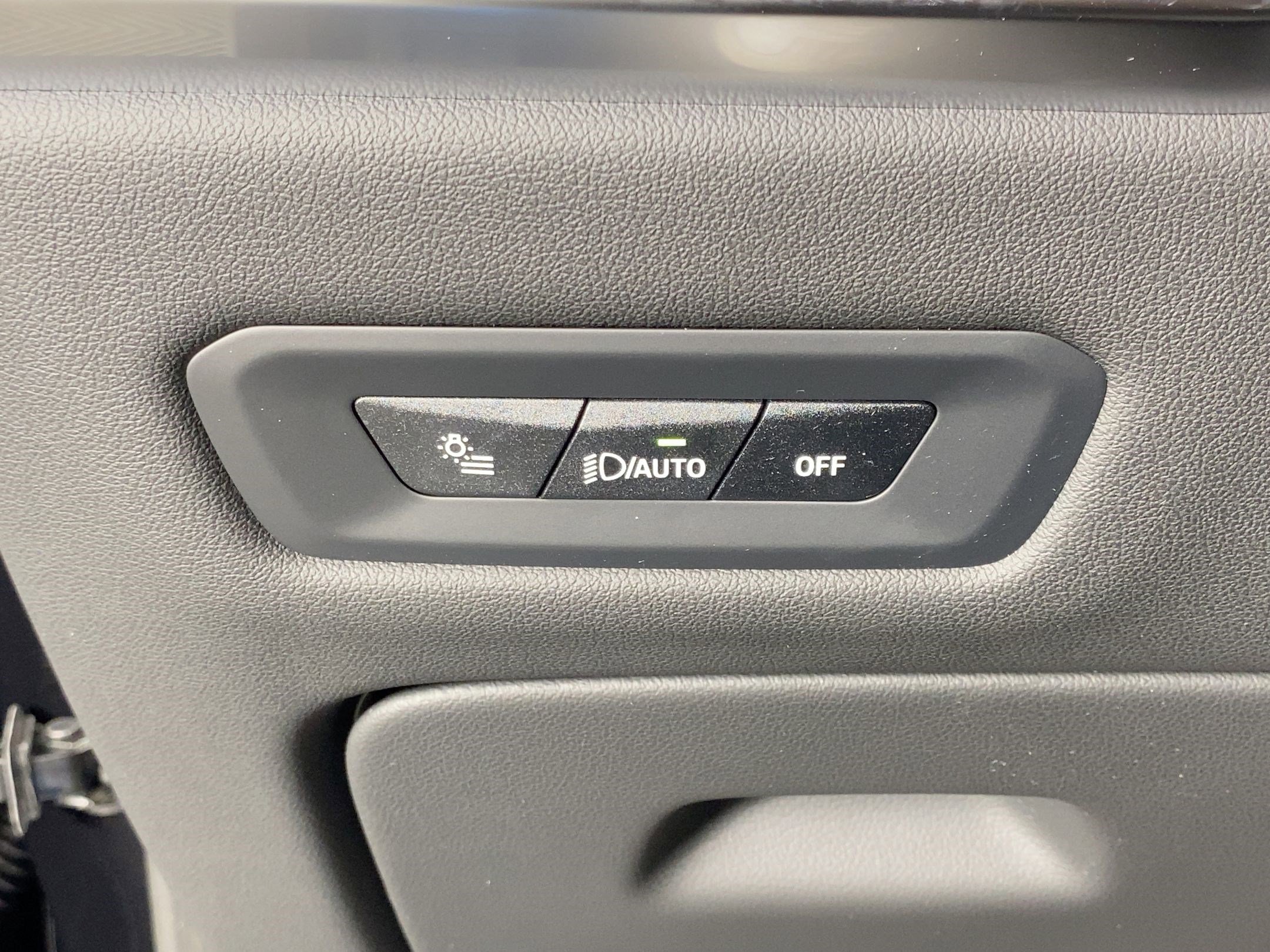 Used 2026 BMW X5 xDrive40i w/ Climate Comfort Package image 16