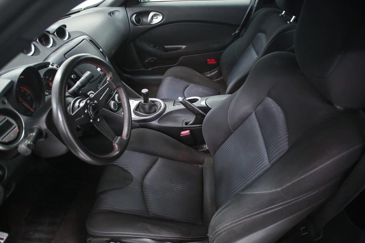 Used 2011 Nissan 370Z Coupe image 19