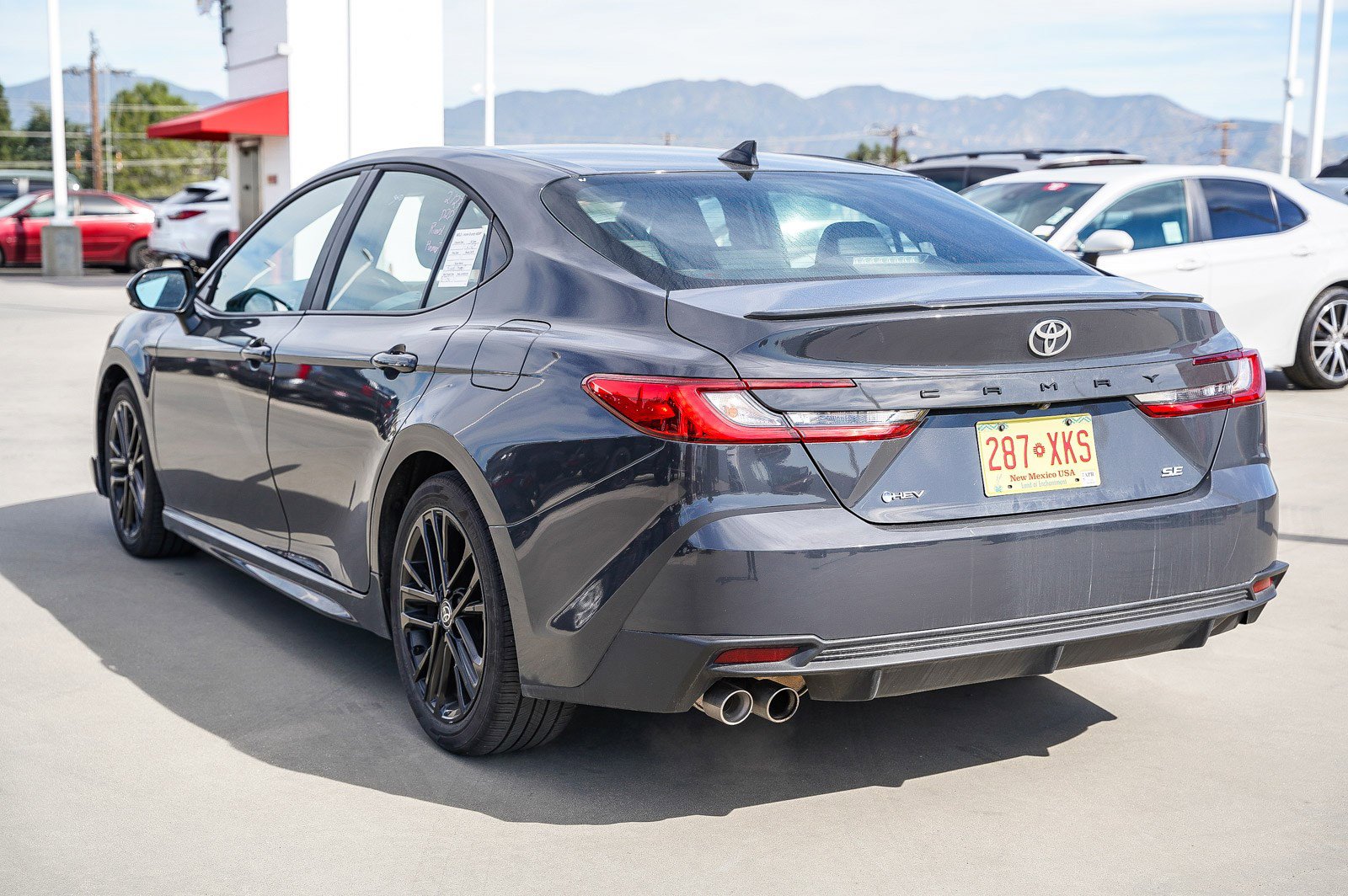 Used 2025 Toyota Camry SE image 9