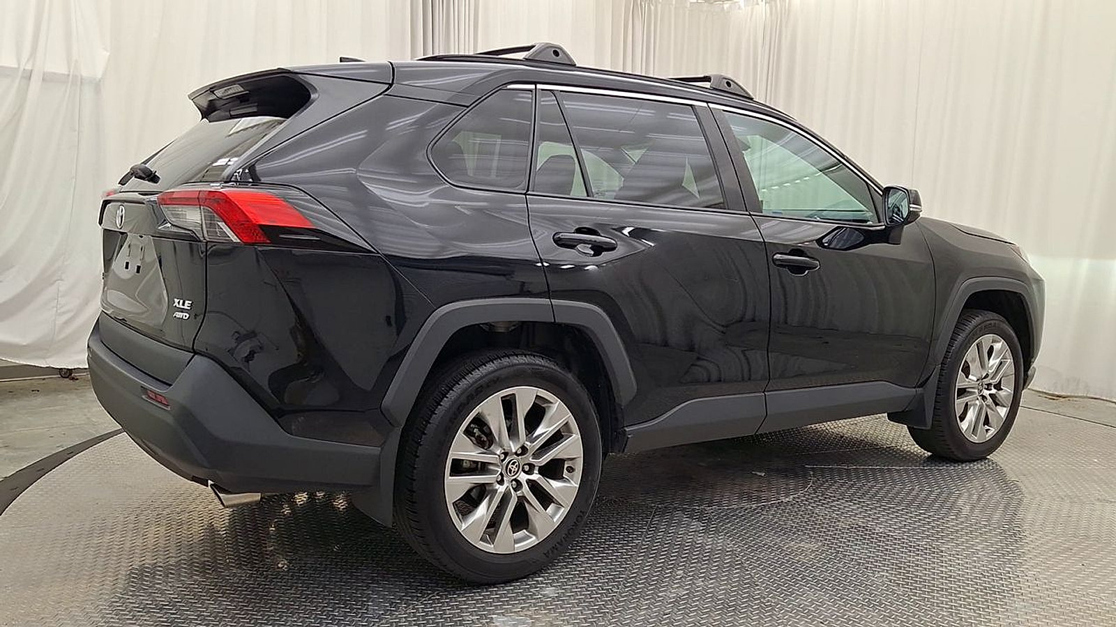 Certified 2022 Toyota RAV4 XLE Premium AWD/4WD image 6