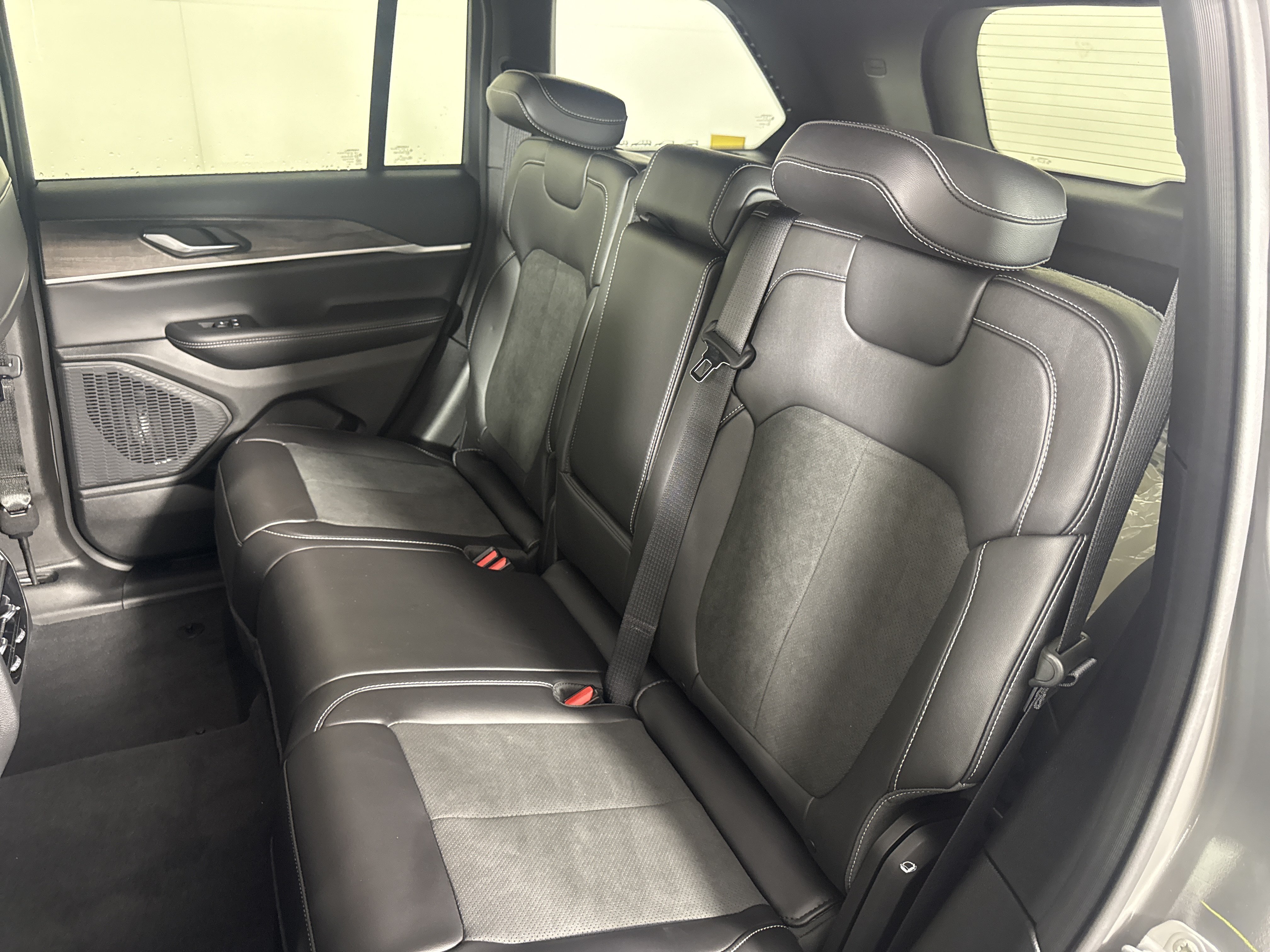 New 2027 Jeep Grand Cherokee 4WD image 13