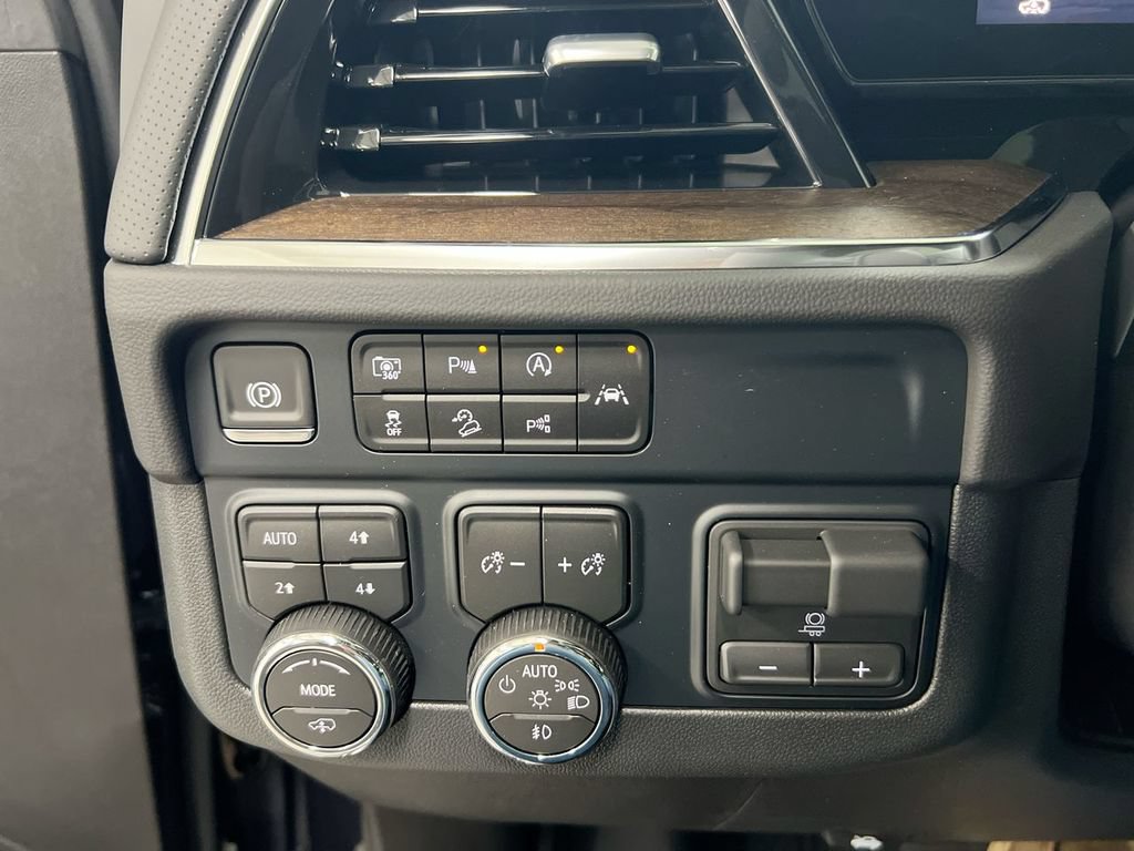 New 2026 Chevrolet Suburban High Country AWD/4WD image 18