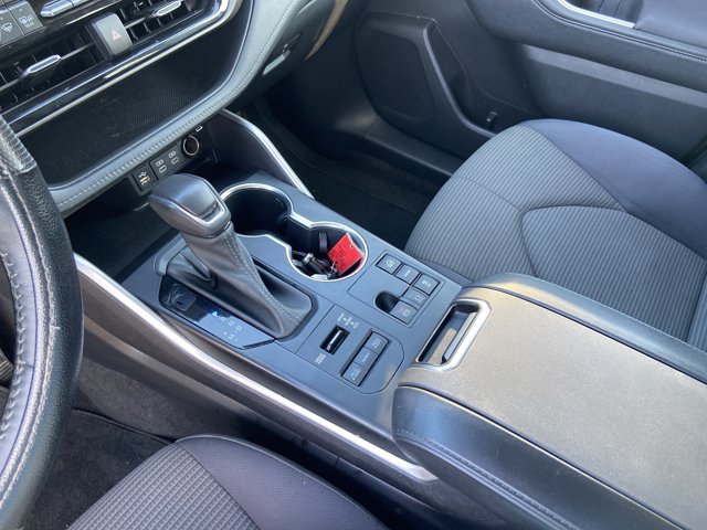 Used 2023 Toyota Highlander LE AWD/4WD image 24