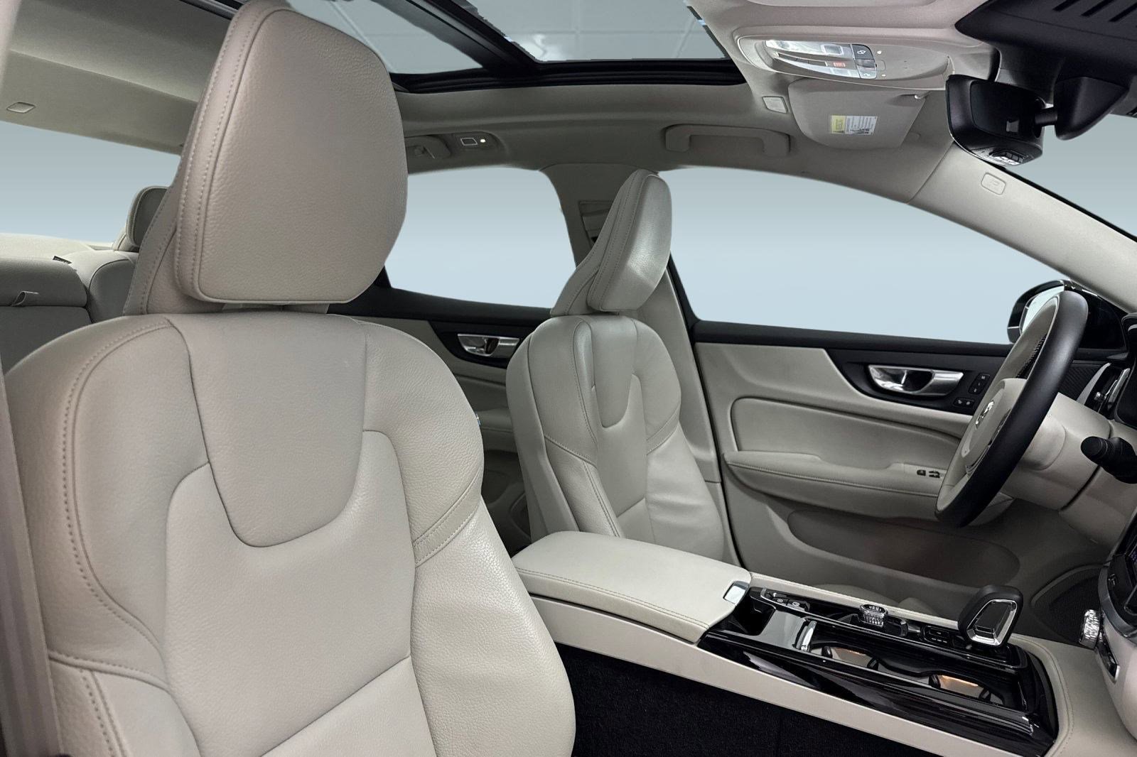 Used 2024 Volvo S60 T8 Ultimate w/ Climate Package image 31