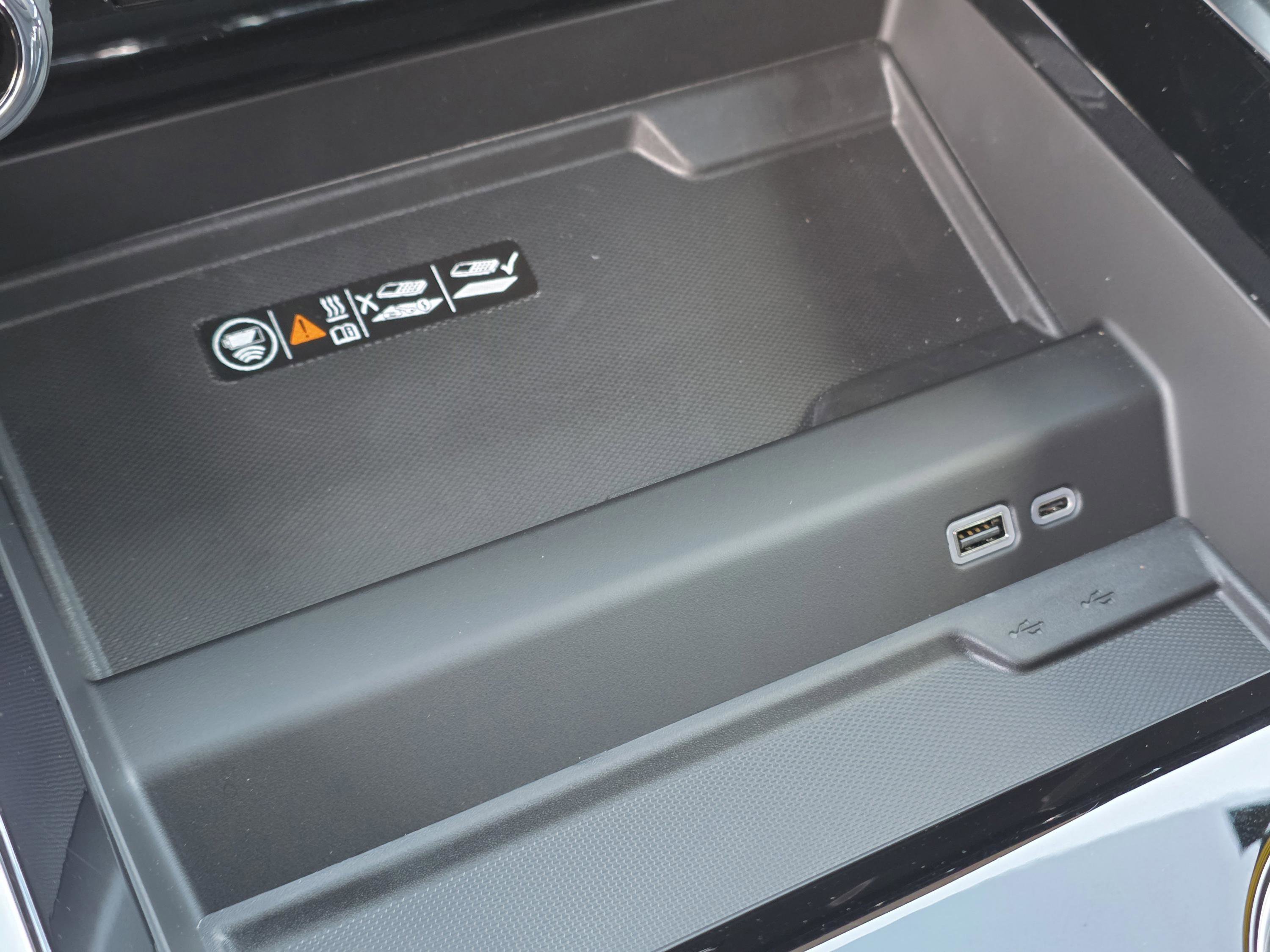 New 2026 Chevrolet Suburban Premier image 31