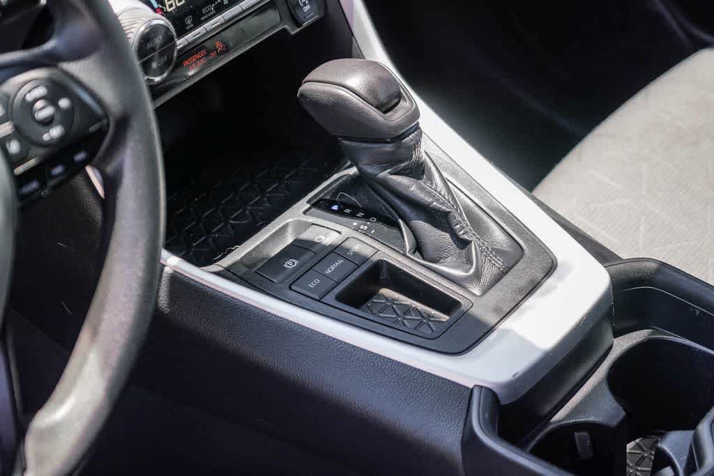 Used 2020 Toyota RAV4 XLE w/ Carpet Mat Package FWD image 18