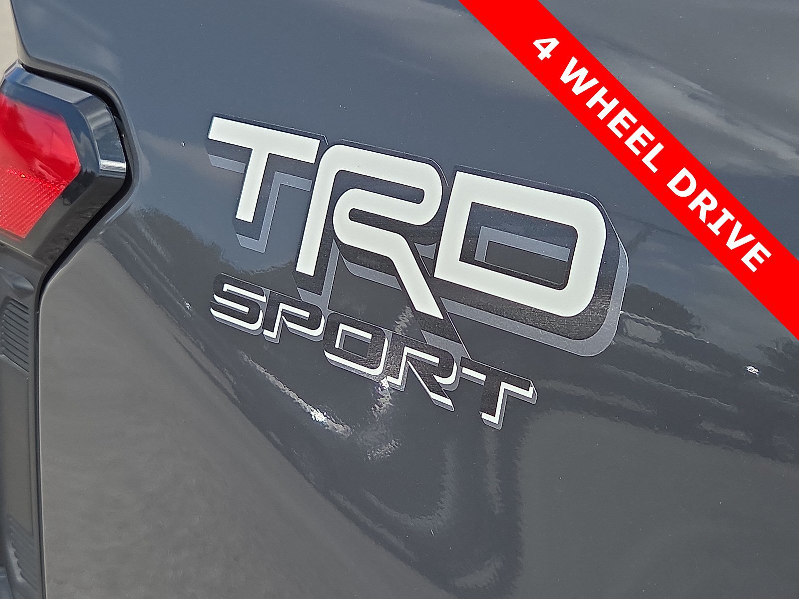 Used 2025 Toyota Tacoma TRD Sport AWD/4WD image 8