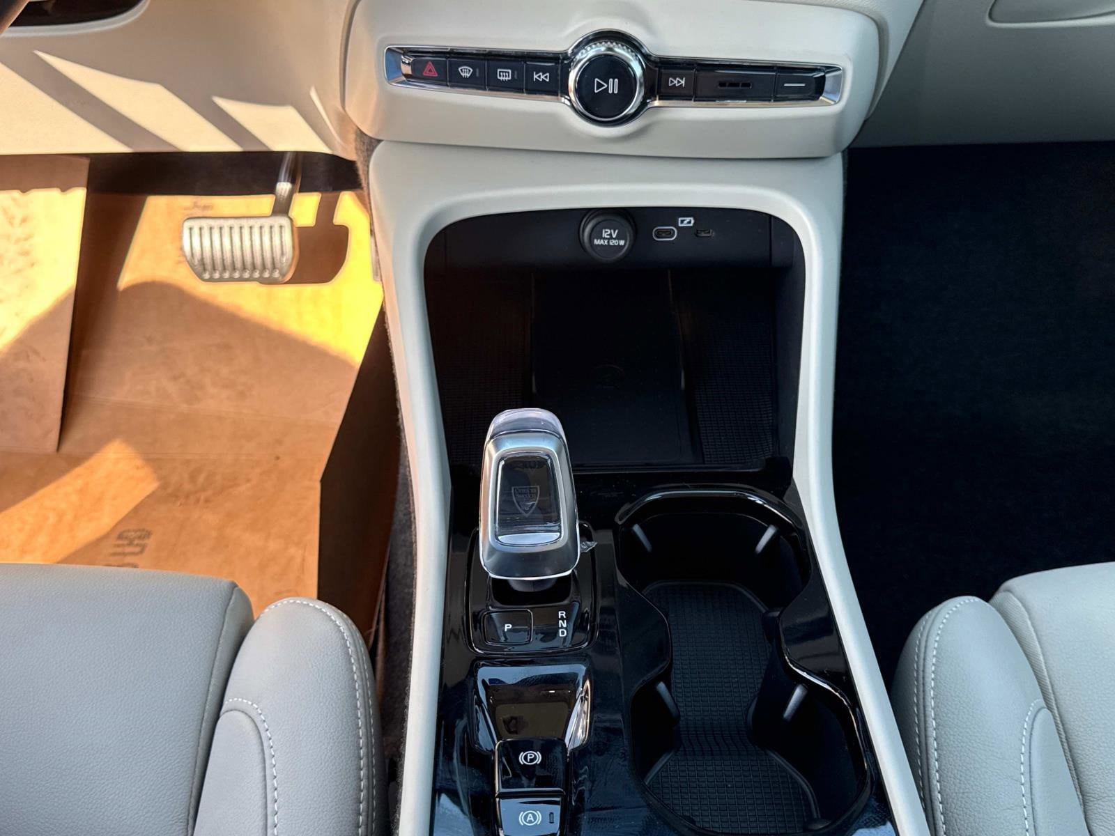 New 2026 Volvo XC40 B5 Ultra w/ Climate Package AWD/4WD image 24