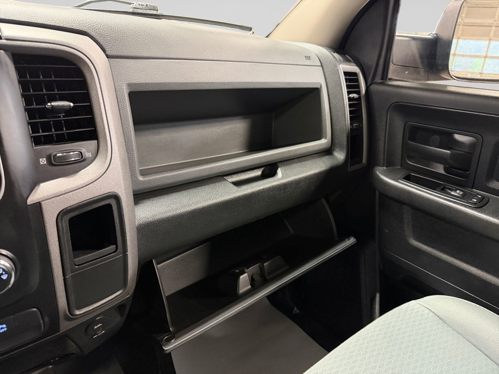 Used 2015 RAM 3500 Tradesman w/ Chrome Appearance Group AWD/4WD image 35
