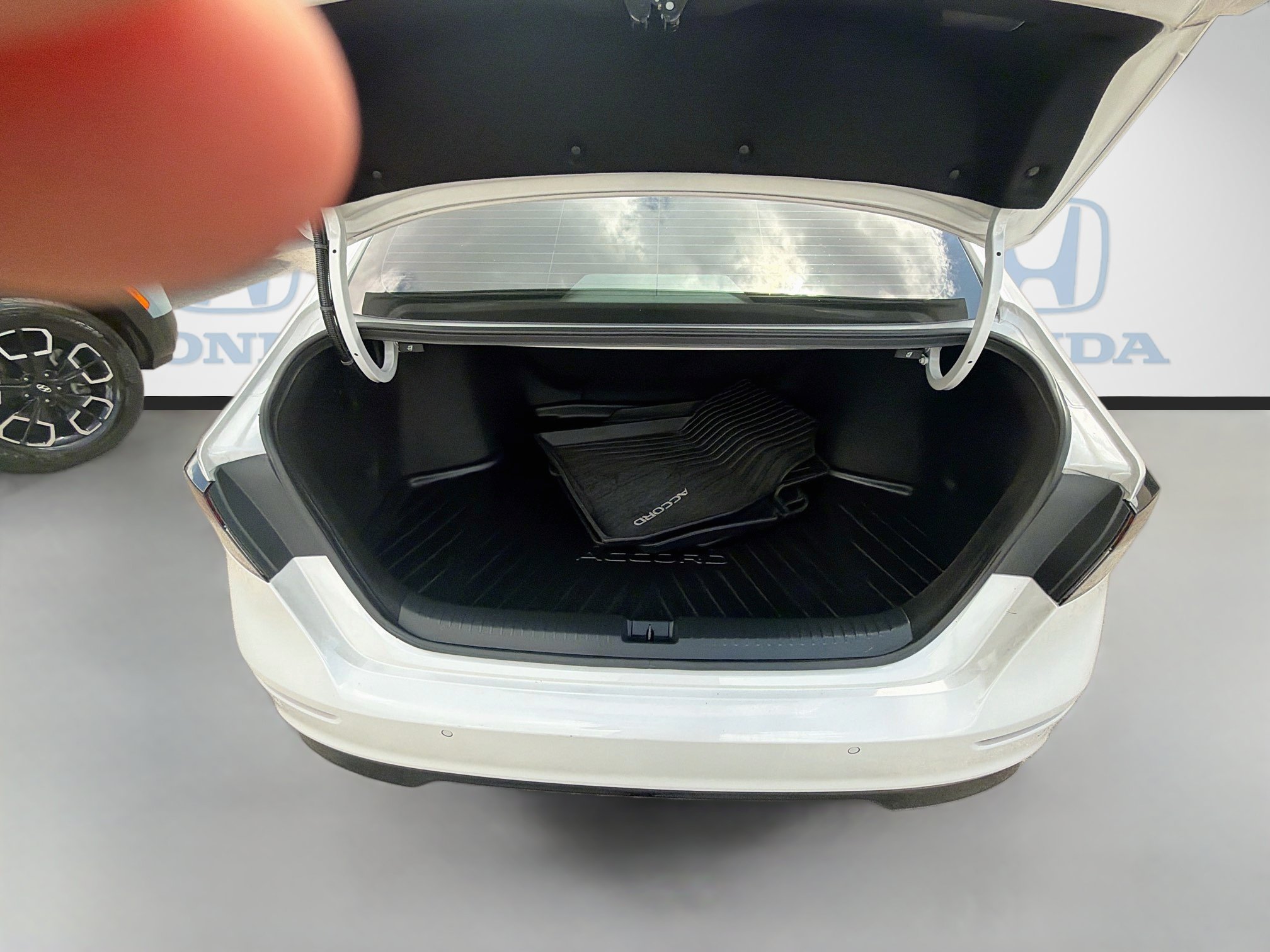 Used 2024 Honda Accord EX-L image 26
