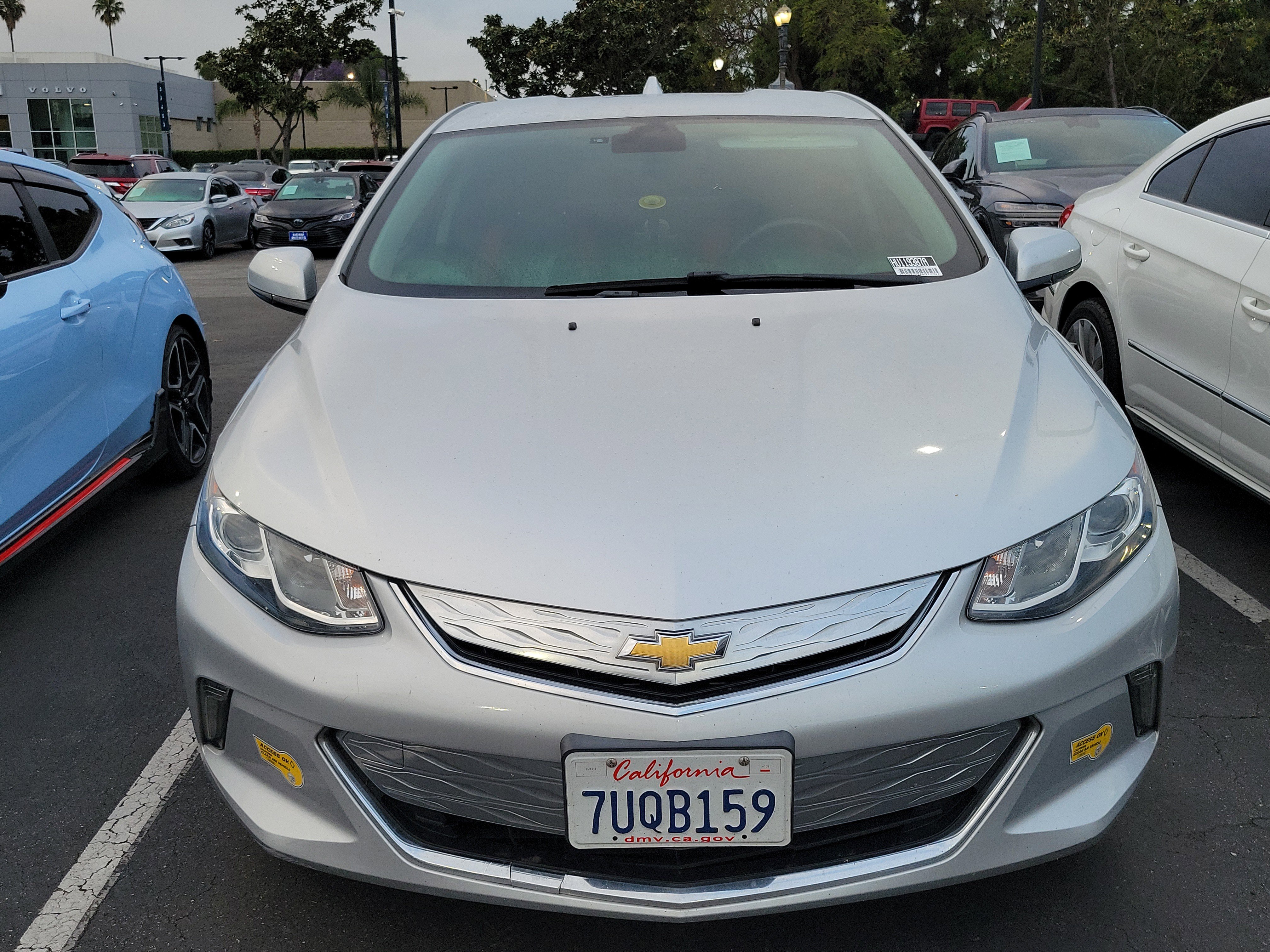 Used 2017 Chevrolet Volt LT w/ Comfort Package FWD image 2