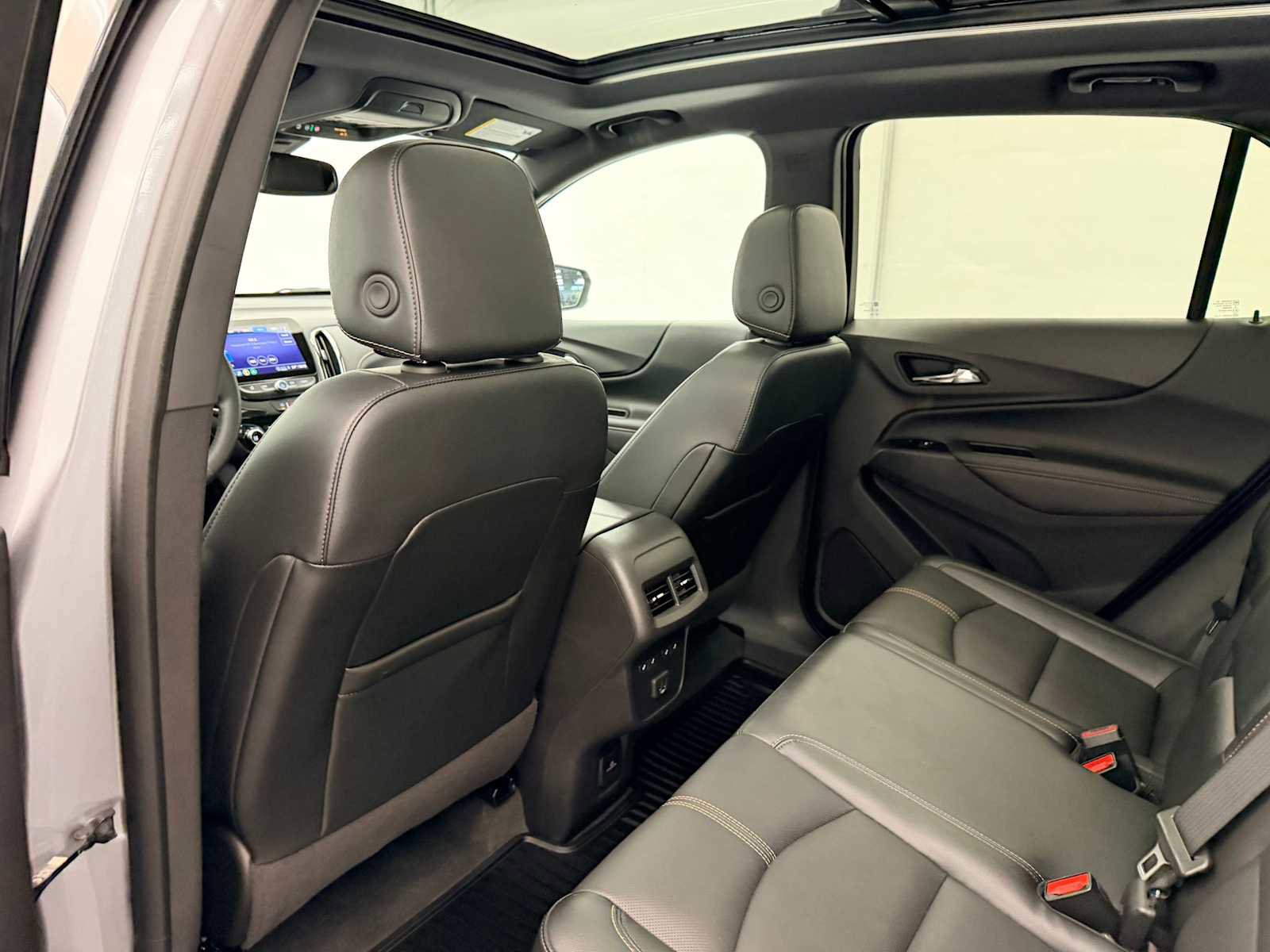 Used 2024 Chevrolet Equinox Premier image 19