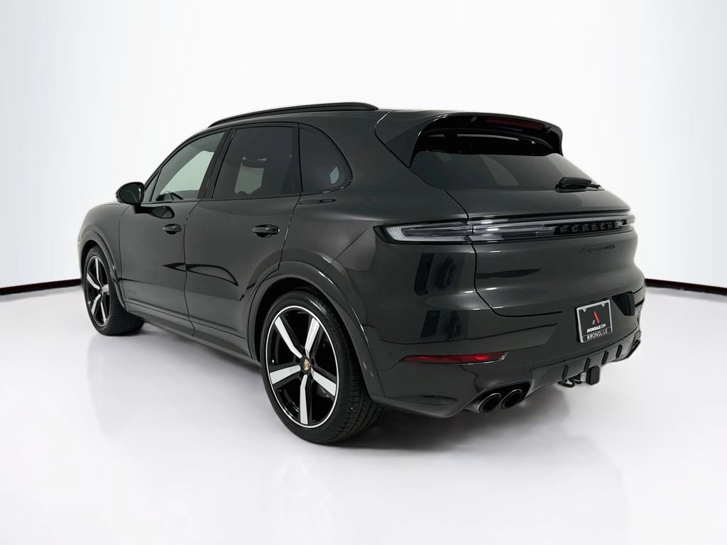 Certified 2025 Porsche Cayenne GTS AWD/4WD image 3