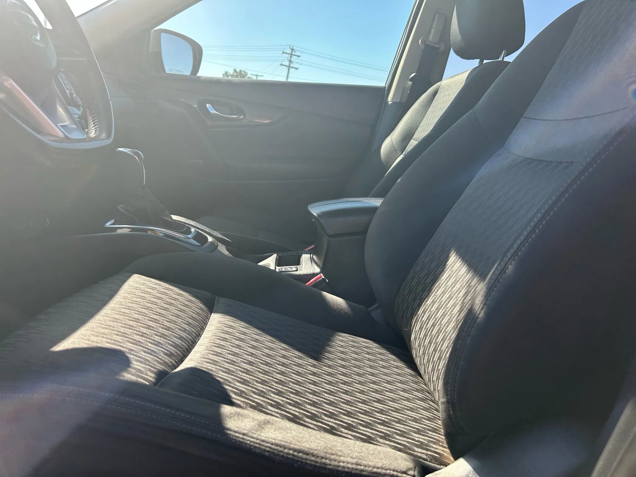 Used 2018 Nissan Rogue SV image 9