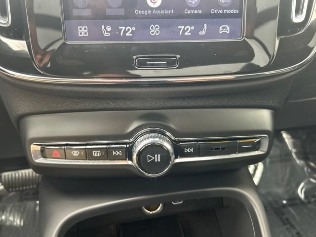 Certified 2025 Volvo XC40 B5 Plus AWD/4WD image 26