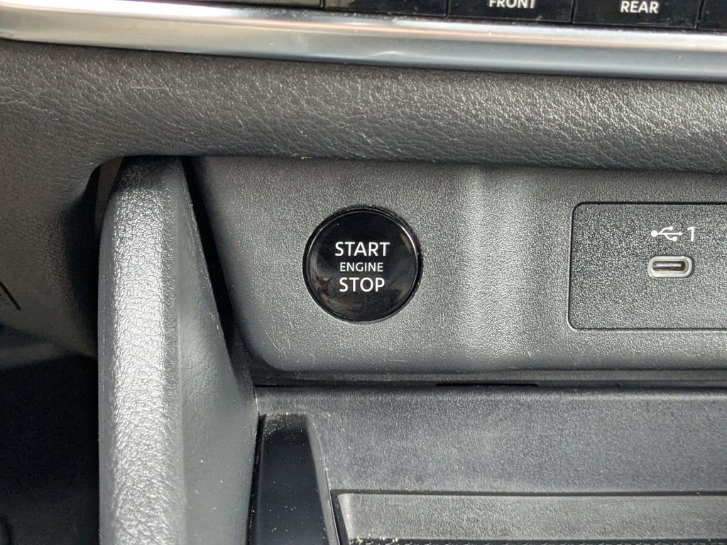 Used 2024 Nissan Rogue SV FWD image 28