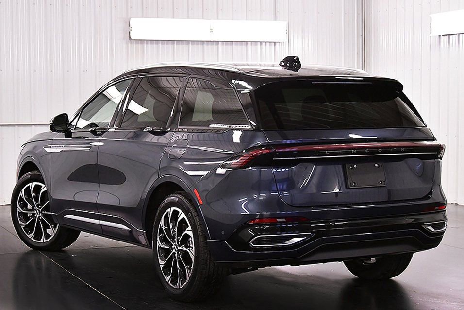 Used 2024 Lincoln Nautilus Reserve image 5