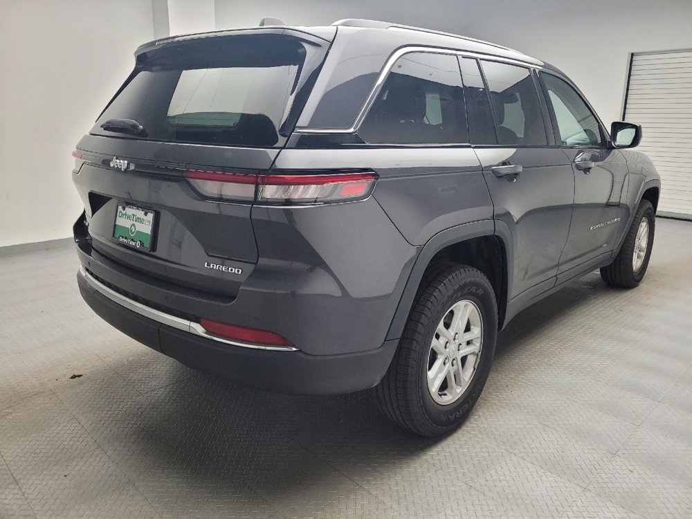 Used 2023 Jeep Grand Cherokee Laredo AWD/4WD image 9