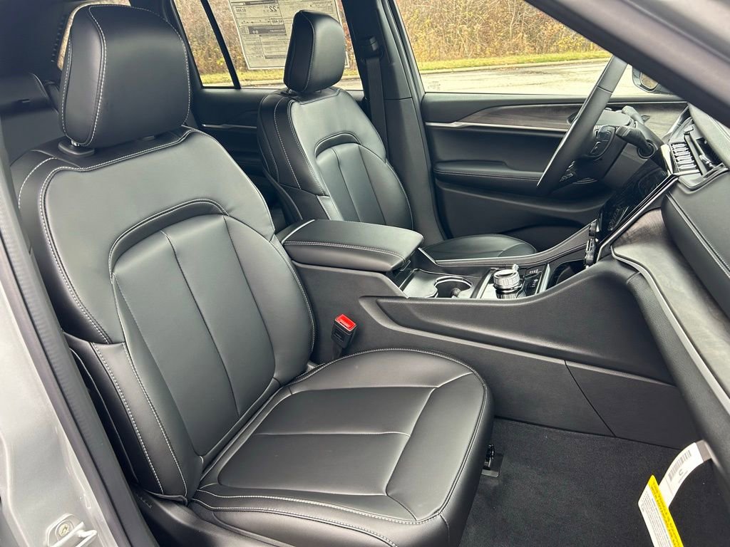 New 2025 Jeep Grand Cherokee Limited w/ Trailer Tow Package image 18