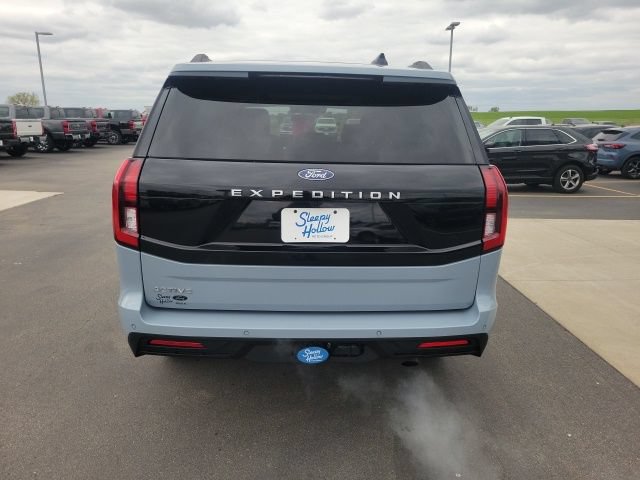 Used 2025 Ford Expedition Active AWD/4WD image 4