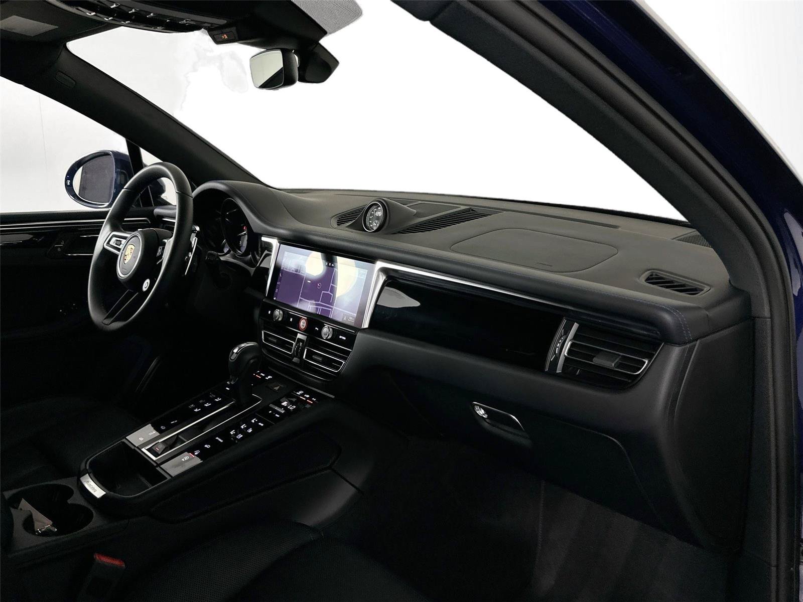 Certified 2025 Porsche Macan GTS AWD/4WD image 29