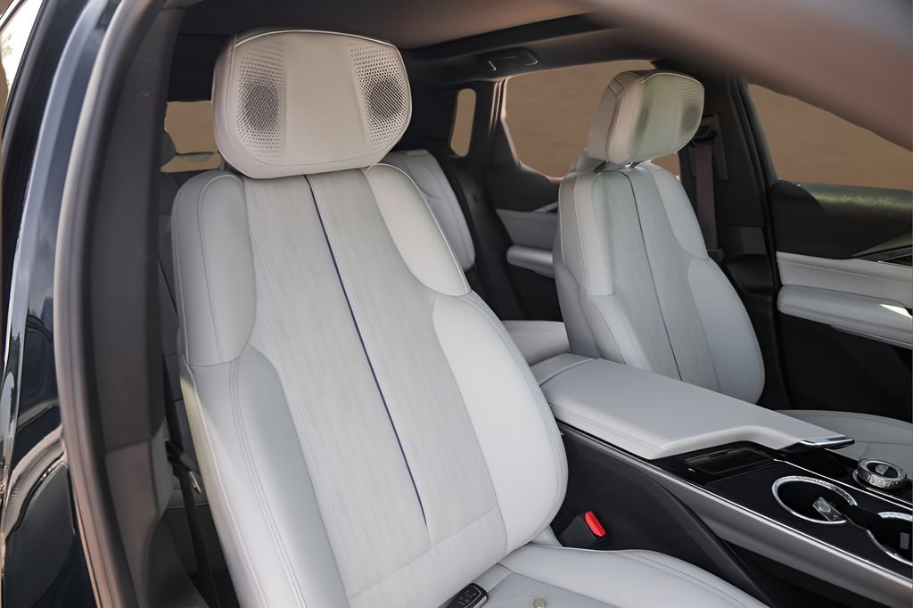 Certified 2024 Cadillac Lyriq Luxury w/ LPO, Floor Liner Package RWD image 29