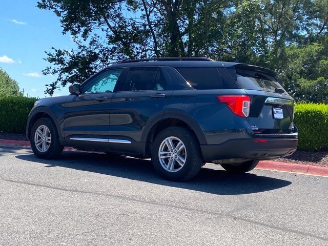 Used 2023 Ford Explorer XLT AWD/4WD image 3