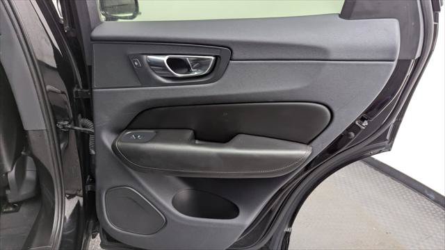 Used 2019 Volvo XC60 T5 Momentum w/ Premium Package FWD image 19