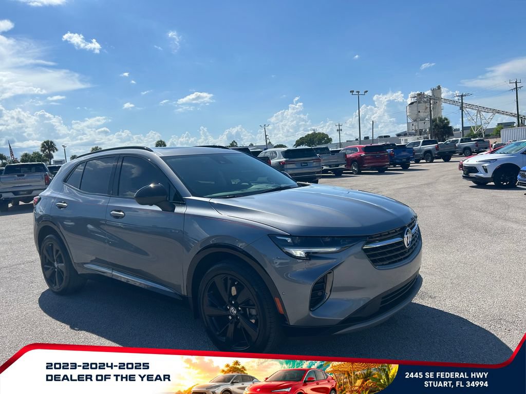 Used 2022 Buick Envision Essence w/ Technology Package II FWD image 2