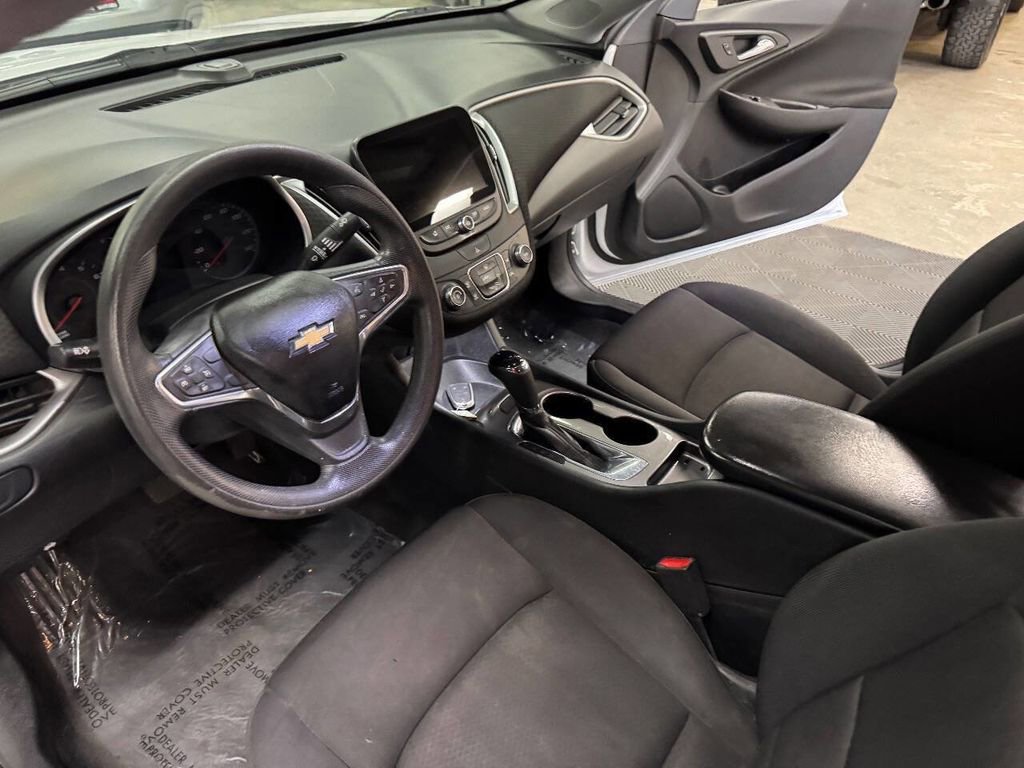 Used 2019 Chevrolet Malibu LS image 35