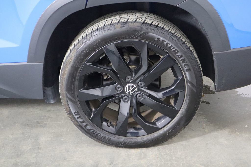 Used 2023 Volkswagen Taos SE w/ Panoramic Sunroof Package image 42