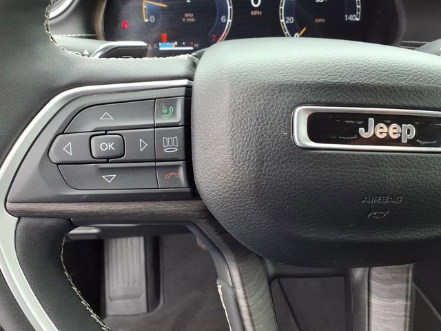 Used 2023 Jeep Grand Cherokee Limited w/ Black Appearance Package AWD/4WD image 28