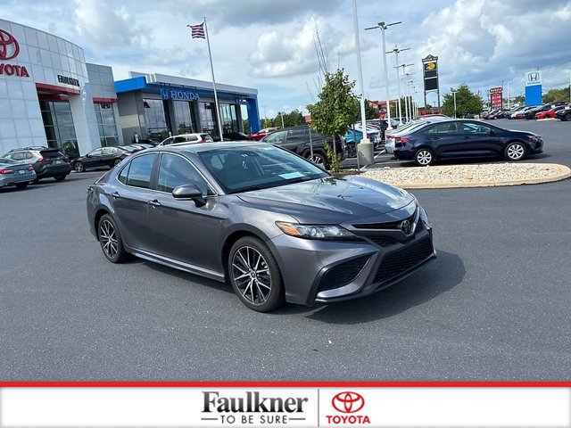 Used 2024 Toyota Camry SE FWD image 2