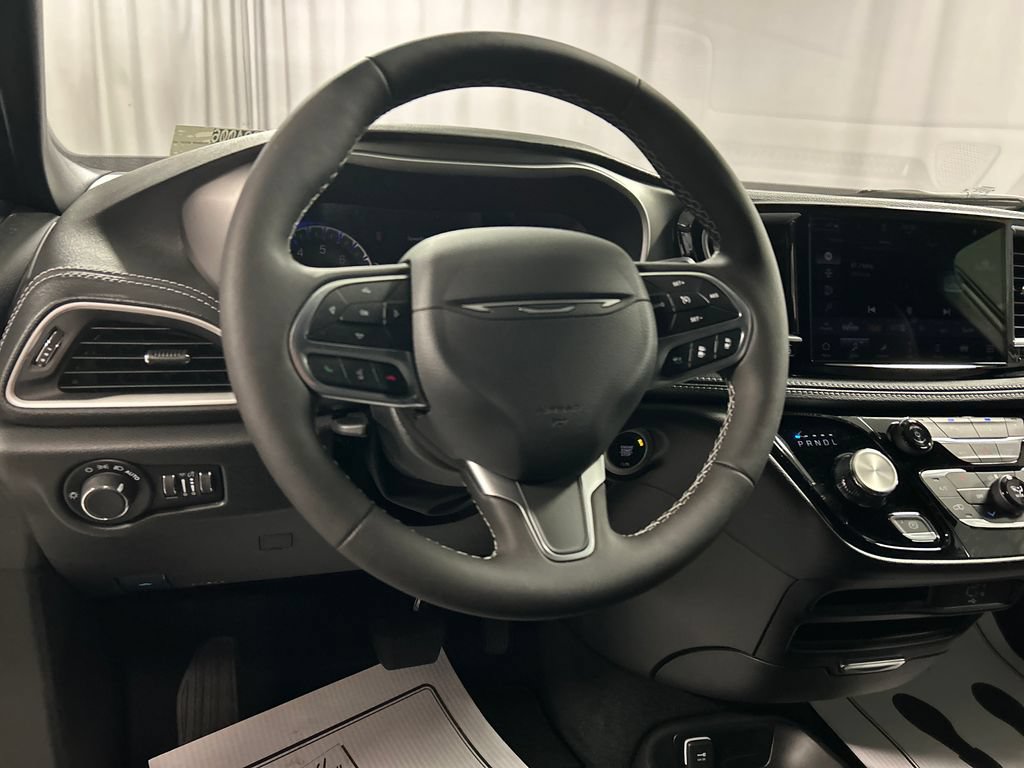 New 2027 Chrysler Pacifica Select w/ Family Tech Group FWD image 13