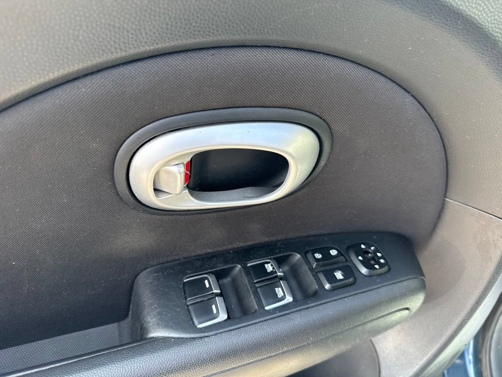 Used 2018 Kia Soul + FWD image 18