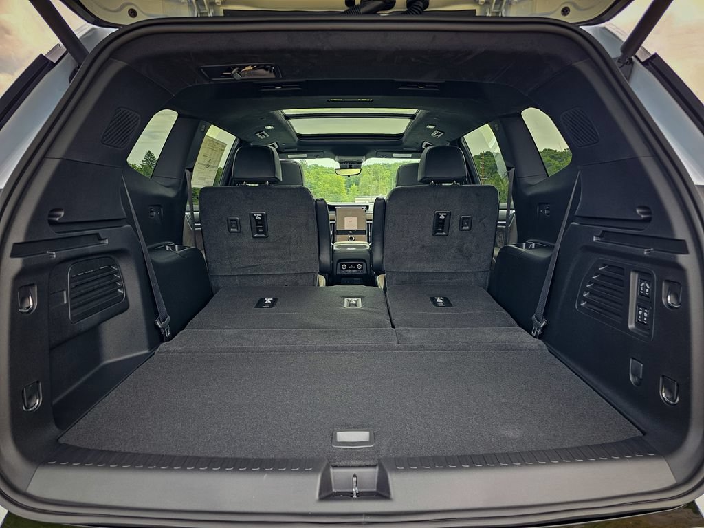 New 2026 GMC Acadia Denali Ultimate w/ LPO, Floor Liner Package AWD/4WD image 39