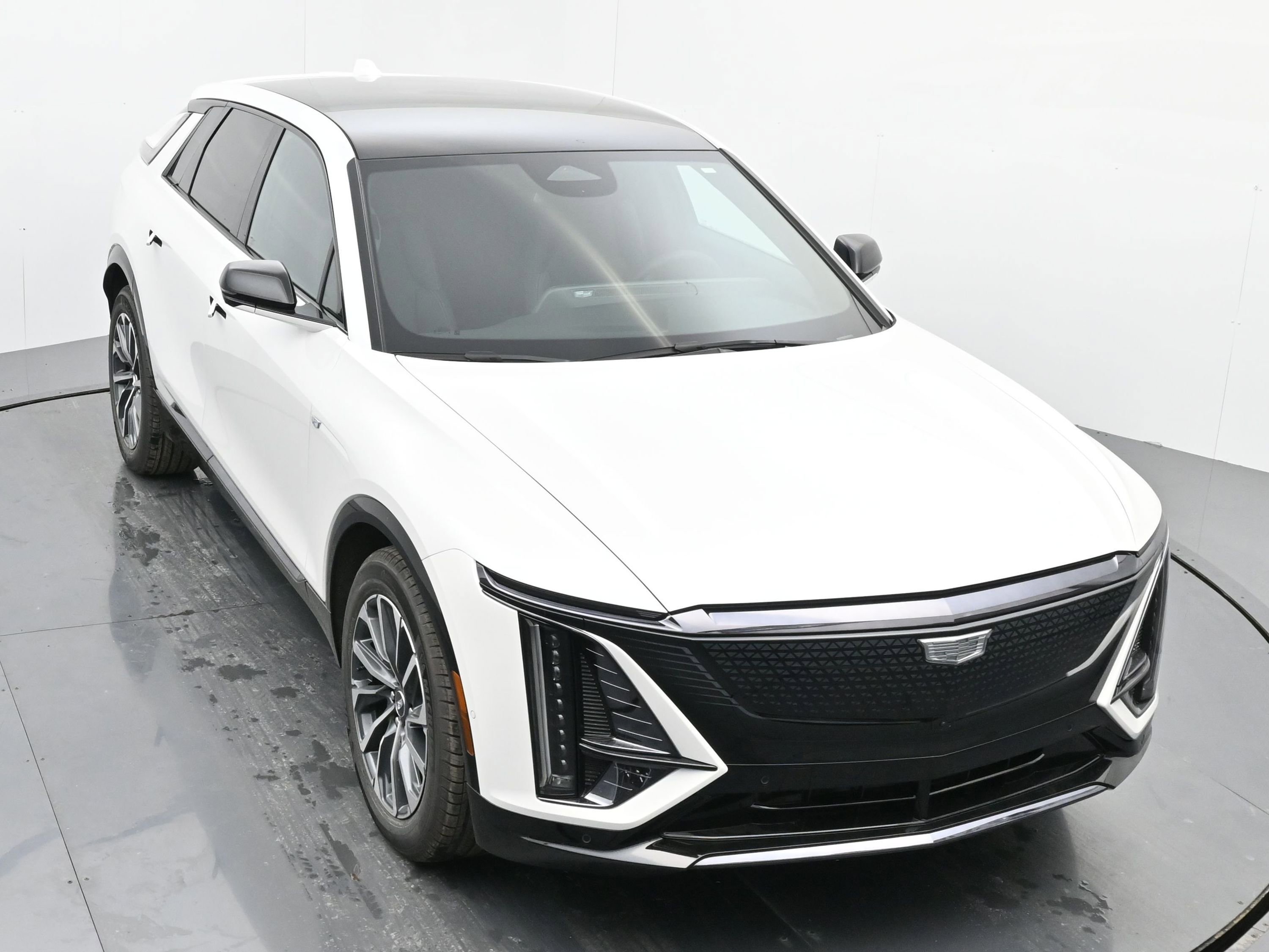 New 2025 Cadillac Lyriq Sport image 30