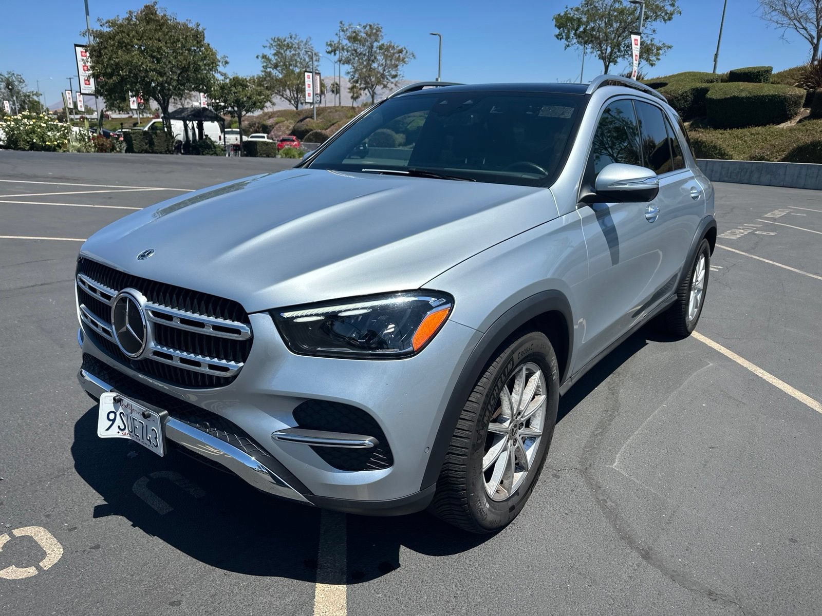 Used 2025 Mercedes-Benz GLE 350 4MATIC w/ Driver Assistance Package image 2