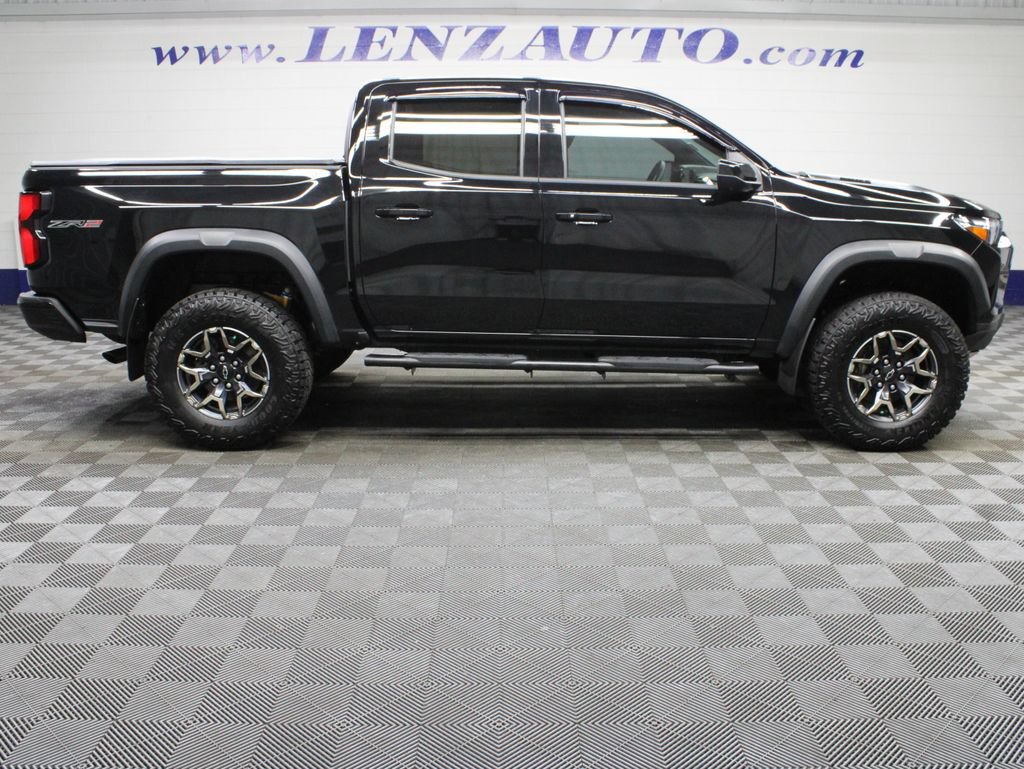 Used 2026 Chevrolet Colorado ZR2 w/ Technology Package AWD/4WD image 2