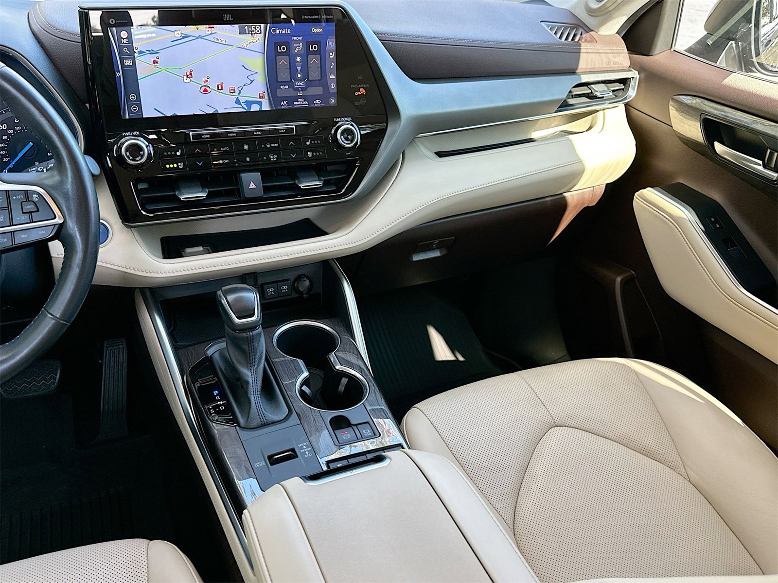 Used 2021 Toyota Highlander Limited image 24