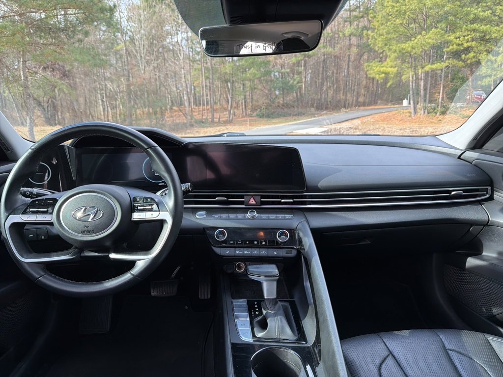 Used 2023 Hyundai Elantra Limited image 11