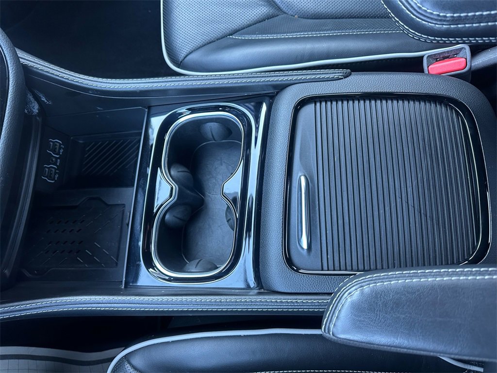 Certified 2025 Chrysler Pacifica Limited image 11